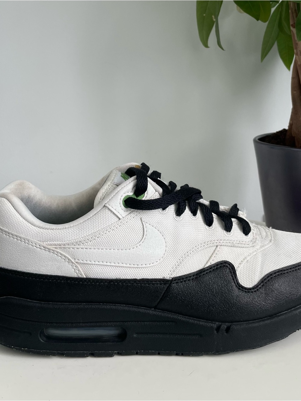Men Size 10 Nike Air Max 1 White Black Chlorophyll Shoes